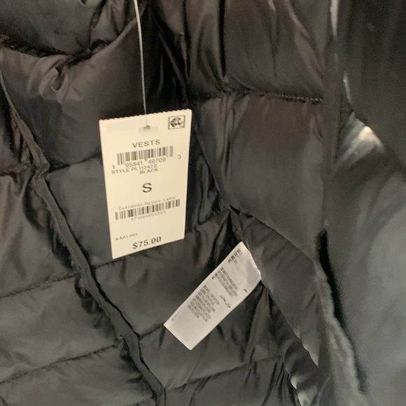 Women’s puffer vest with hood NWT - Picture 2 of 5